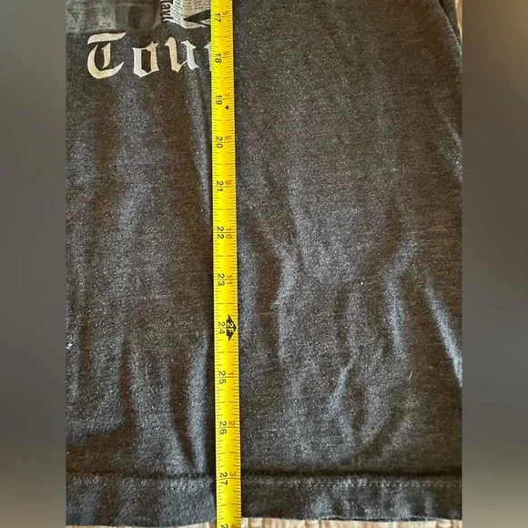 Taylor Swift Black & White 'Stadium Tour' Graphic Tee - Picture 7 of 7